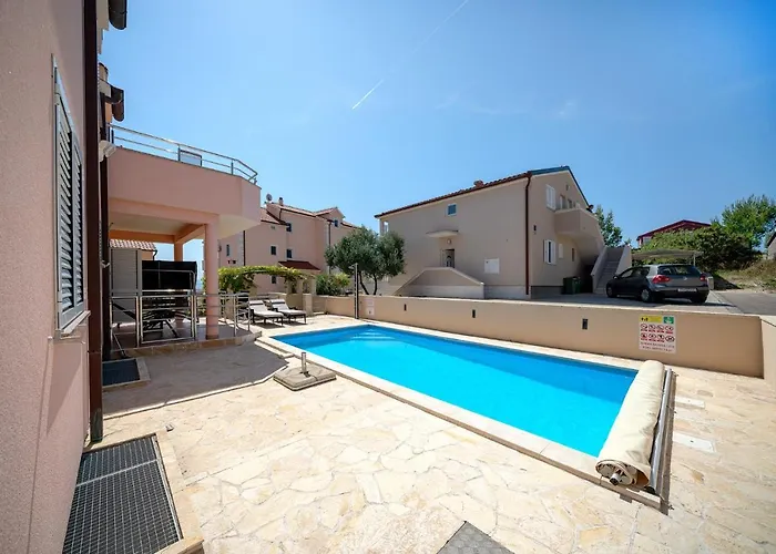 Holiday home Flipa Filipa *